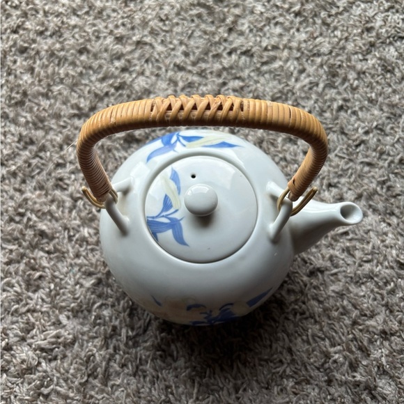 tiger lily Other - Tiger lily tea pot 1980s wicker wrapped handle